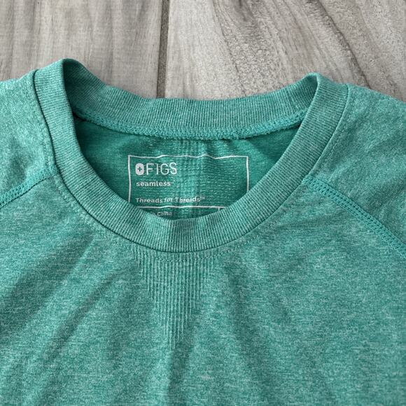 FIGS Salta Seamless Top Sz Medium Green Long Sleeve Underscrub Shirt W22KW1010 - Picture 2 of 10